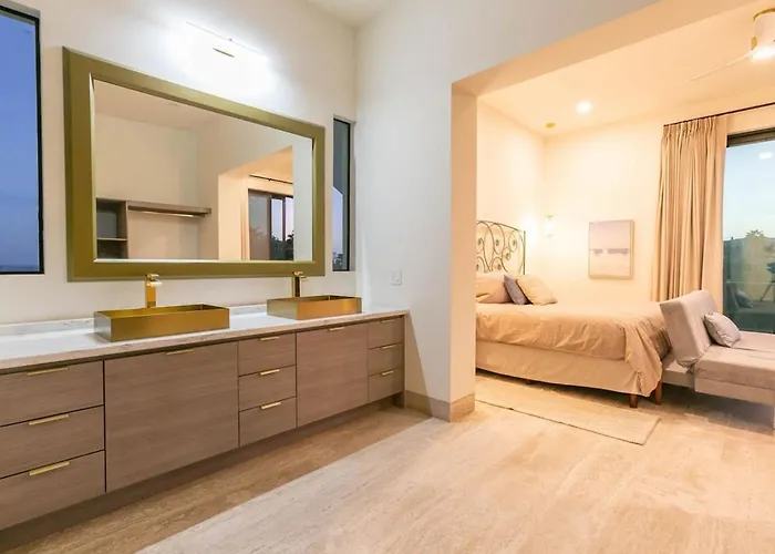Luxurious Spacious Annd Private Steps Frm Cabo San Lucas
