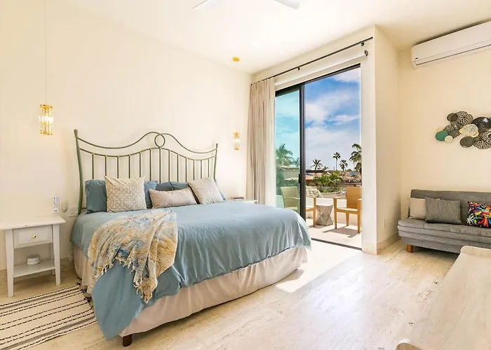 Luxurious Spacious Annd Private Steps Frm Villa