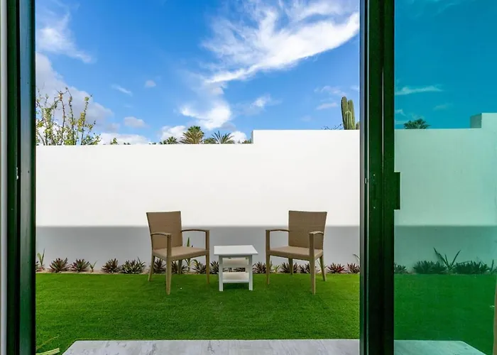 Villa Luxurious Spacious Annd Private Steps Frm *