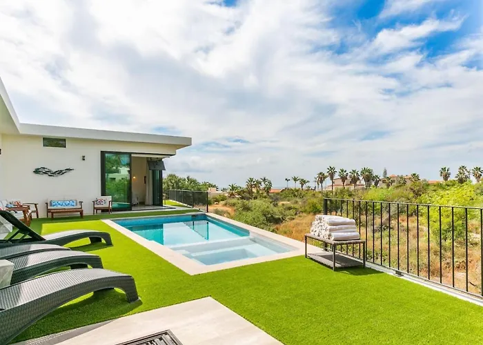 Villa Luxurious Spacious Annd Private Steps Frm *