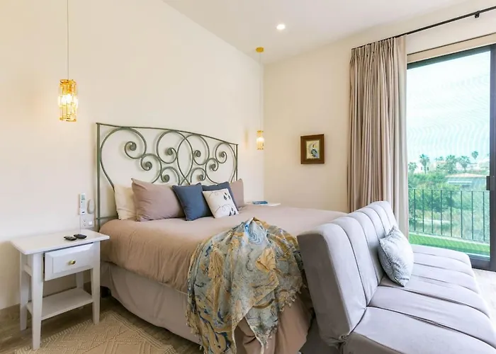 Luxurious Spacious Annd Private Steps Frm Villa