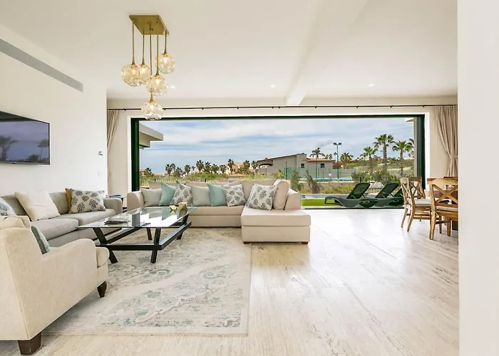 Villa Luxurious Spacious Annd Private Steps Frm *