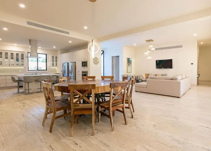 Villa Luxurious Spacious Annd Private Steps Frm Cabo San Lucas
